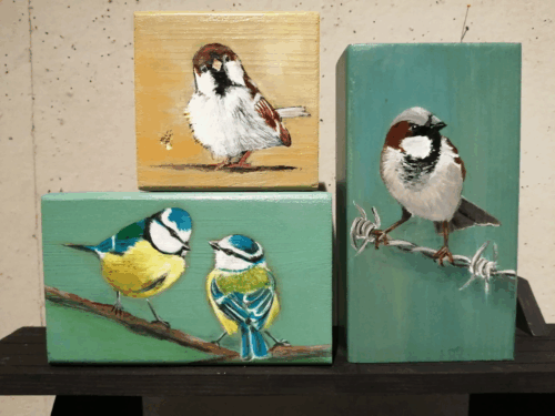 Vogels op houten blokken diverse maten, Gemaakt door Annet Schrander